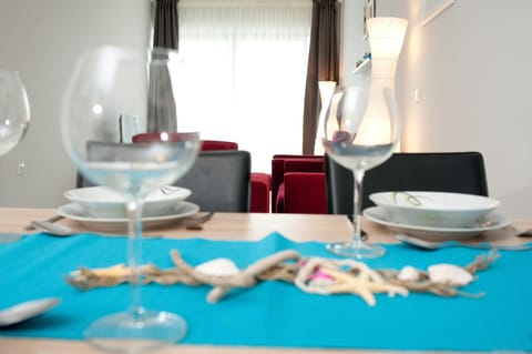 Living room, Decorative detail, Dining area