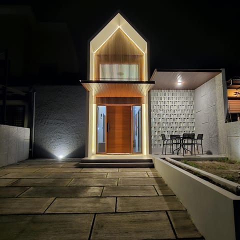 Property building, Facade/entrance, Parking