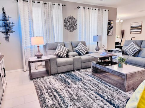 Friendly Host Near Loop 202 with Mountain views Vacation rental in Laveen Village