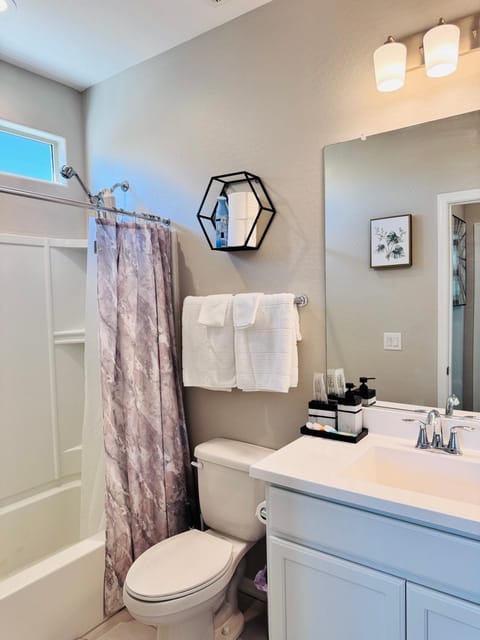 Friendly Host Near Loop 202 with Mountain views Vacation rental in Laveen Village