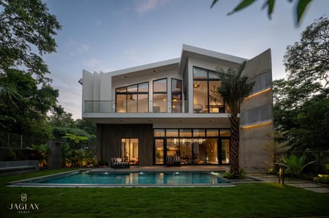 Property building, Facade/entrance, Swimming pool