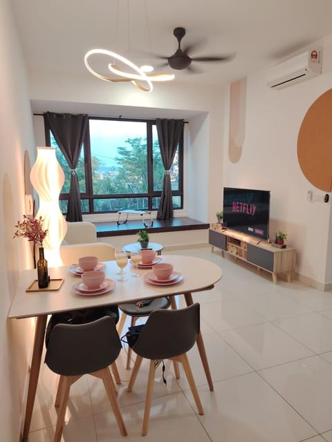 TV and multimedia, Living room, Seating area, Dining area, Evening entertainment, air conditioner