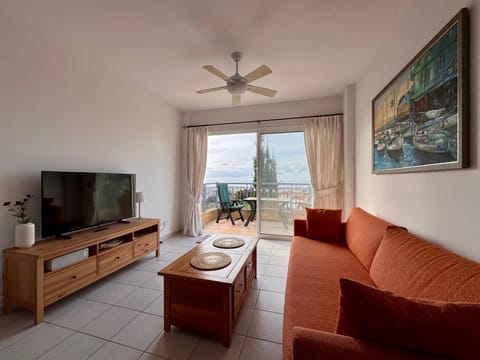TV and multimedia, Seating area, Sea view