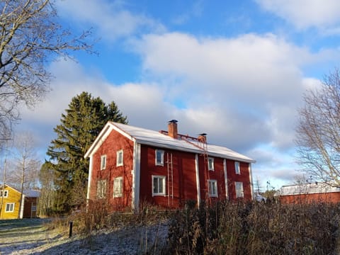 Property building, Day