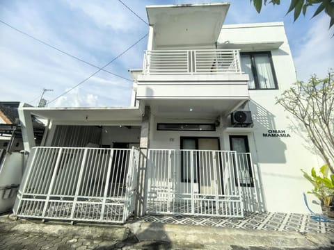 Property building, Day, View (from property/room), Balcony/Terrace