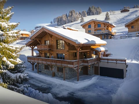 Property building, Day, Natural landscape, Winter, Mountain view