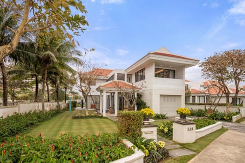 Facade/entrance, Garden