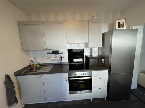 Coffee/tea facilities, Kitchen or kitchenette, oven, stove, toaster