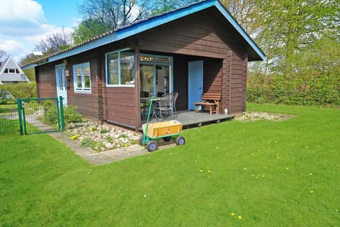 Blockhaus mit grossem Grundstück und Zaun House in Damp