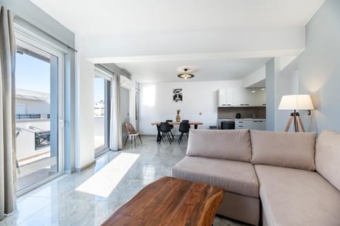 Kitchen or kitchenette, Living room, Seating area, Dining area