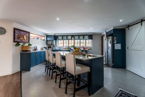 Kitchen or kitchenette, Kitchen or kitchenette
