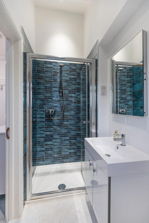 Sleek and Spacious in The Park House in Cheltenham