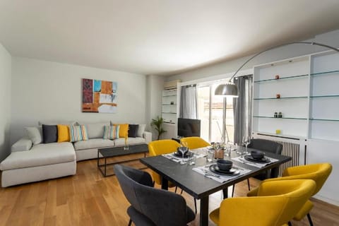 Living room, Seating area, Dining area