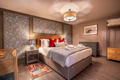 Bed, Bedroom, towels, wardrobe