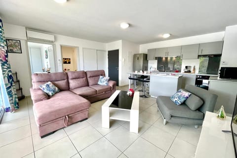 TV and multimedia, Kitchen or kitchenette, Living room