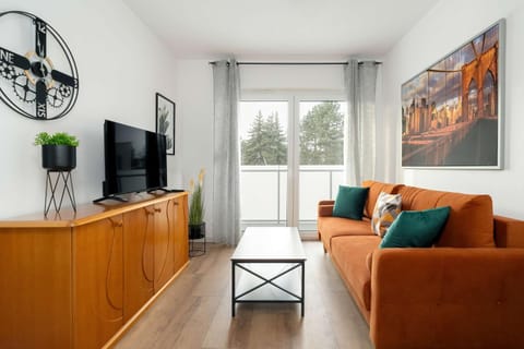 TV and multimedia, Living room, Seating area, Evening entertainment