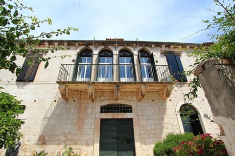 Palazzo Kut Villa in Vis