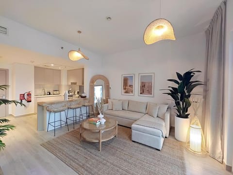 Kitchen or kitchenette, Living room, Seating area