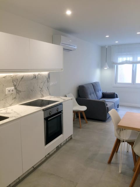 Kitchen or kitchenette, Seating area, Dining area