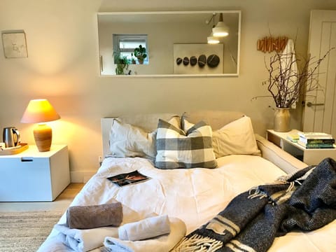 Bed, Photo of the whole room, towels