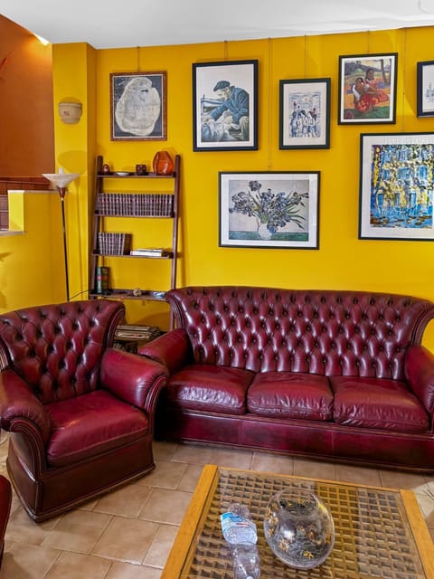 Living room, Decorative detail, Seating area