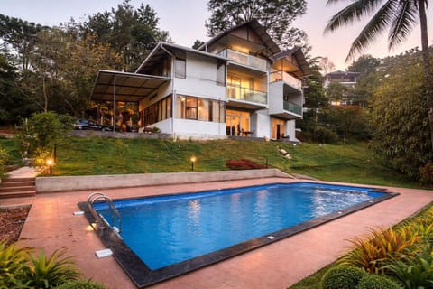 Swimming pool, Swimming pool