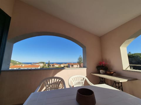 Day, View (from property/room), Balcony/Terrace, Dining area, Garden view, Sea view