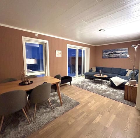 View (from property/room), Living room, Seating area, Dining area