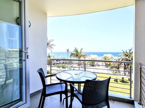 Patio, Day, Natural landscape, View (from property/room), Balcony/Terrace, Living room, Seating area, Dining area, Sea view