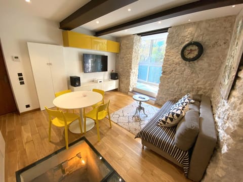 TV and multimedia, Living room, Dining area