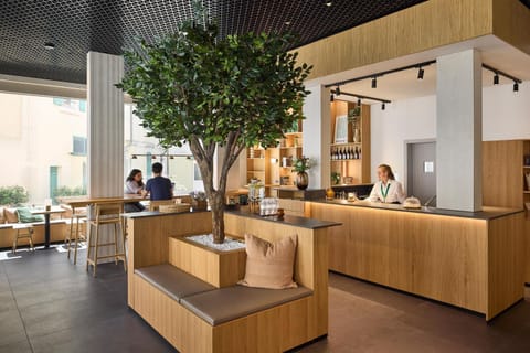 Restaurant/places to eat, Living room, Seating area