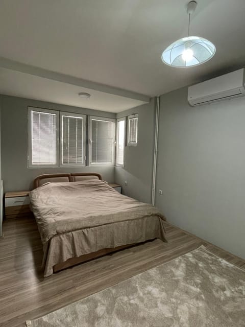 Bed, Bedroom, air conditioner