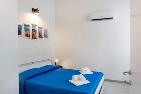 Bed, Photo of the whole room, Bedroom, towels, air conditioner