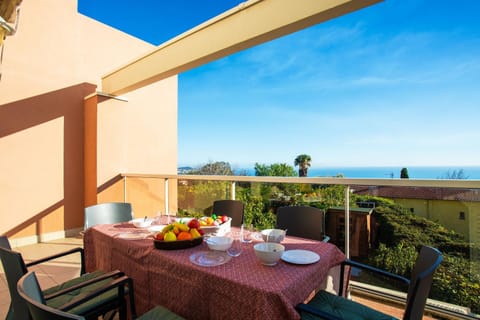 Patio, Dining area