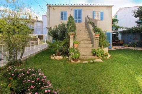 Property building, Spring, Day, Garden, Garden view