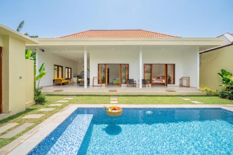 Property building, Patio, Swimming pool