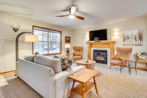 Less Than 1 Mi to Bull Shoals Lake The Blue Quill House in Bull Shoals