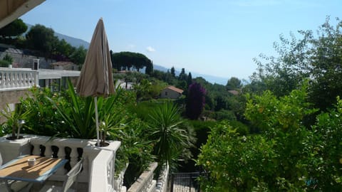 Appartement ensoleillé belle vue dégagée Apartment in Roquebrune-Cap-Martin