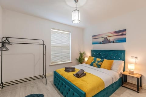 Winchester City Centre Flat Sleeps 6 Free Parking Apartment in Winchester