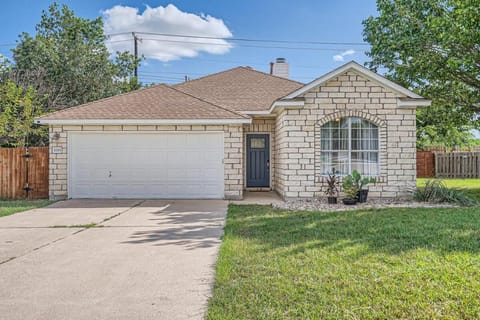 Cozy 3BR - Pet-Friendly Haven with fireplace House in Pflugerville