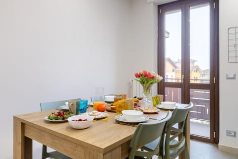 Dining area, Lunch