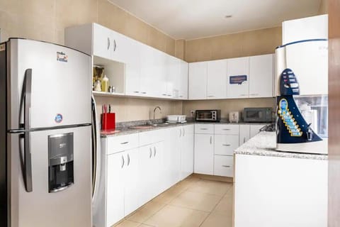 Kitchen or kitchenette, Communal kitchen