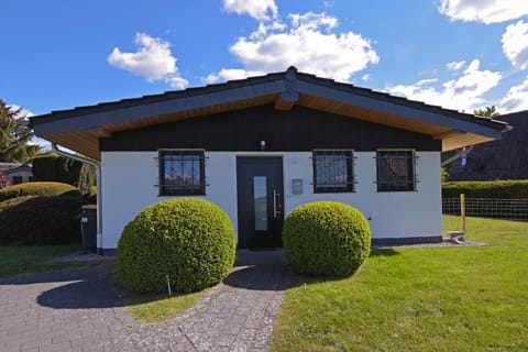 Property building, Facade/entrance, Spring, Day, Garden, Garden view