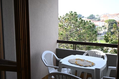 S076 - Sirolo, bilocale in centro, con terrazzo e aria condizionata! Apartment in Sirolo