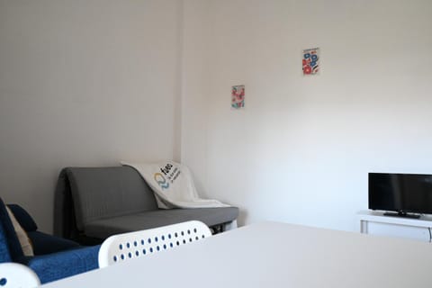 S076 - Sirolo, bilocale in centro, con terrazzo e aria condizionata! Apartment in Sirolo