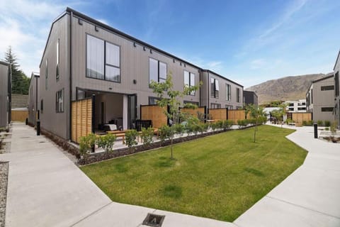 Property building, Neighbourhood, Garden view