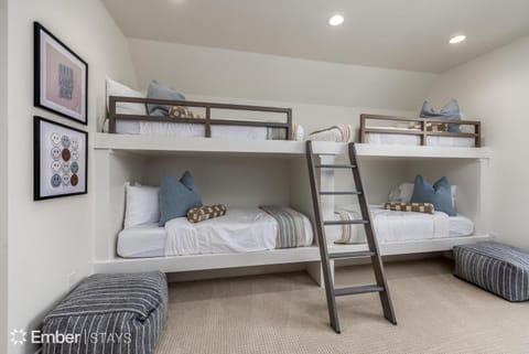 Desert Lotus by Ember Stays House in St George