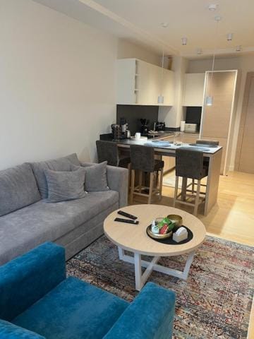 Kitchen or kitchenette, Seating area