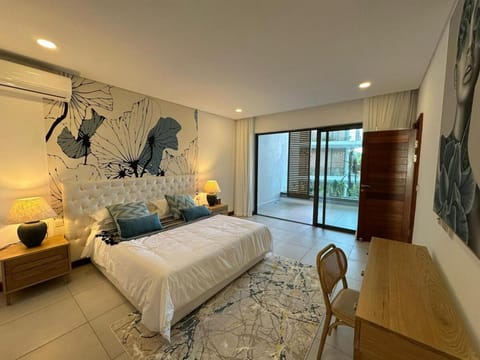 Bed, Balcony/Terrace, Balcony/Terrace, Photo of the whole room, Seating area, Bedroom, air conditioner