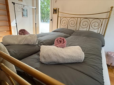 Bed, Photo of the whole room, Bedroom, towels